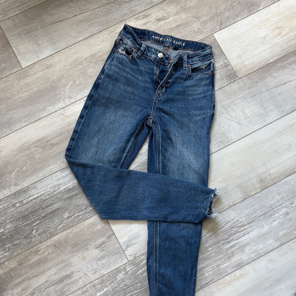 American Eagle Outfitters Women's Dark Blue Strigid Mom Jeans